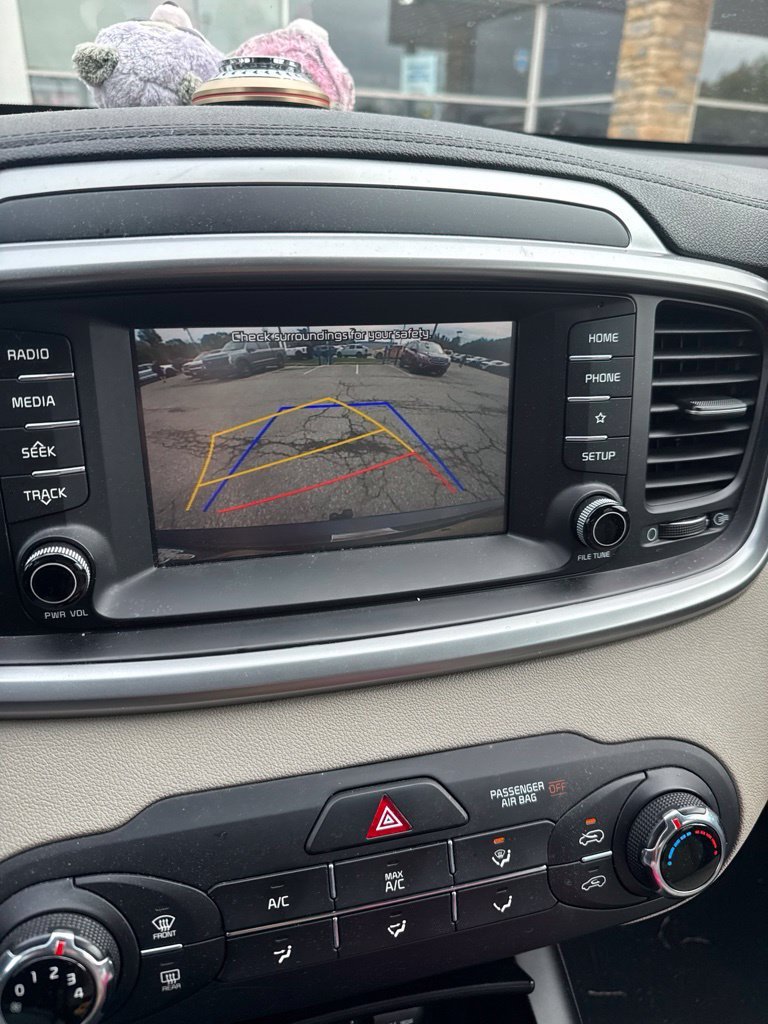 Used 2019 Kia Sorento AWD image 4
