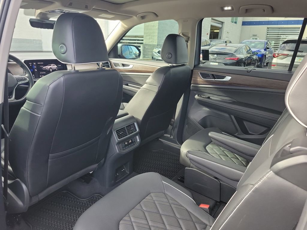 Used 2024 Volkswagen Atlas SEL Premium R-Line image 14