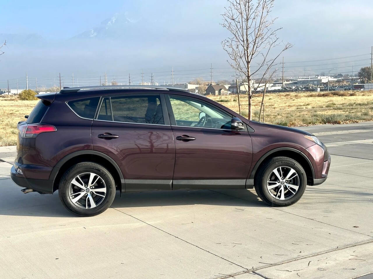Used 2018 Toyota RAV4 XLE image 4