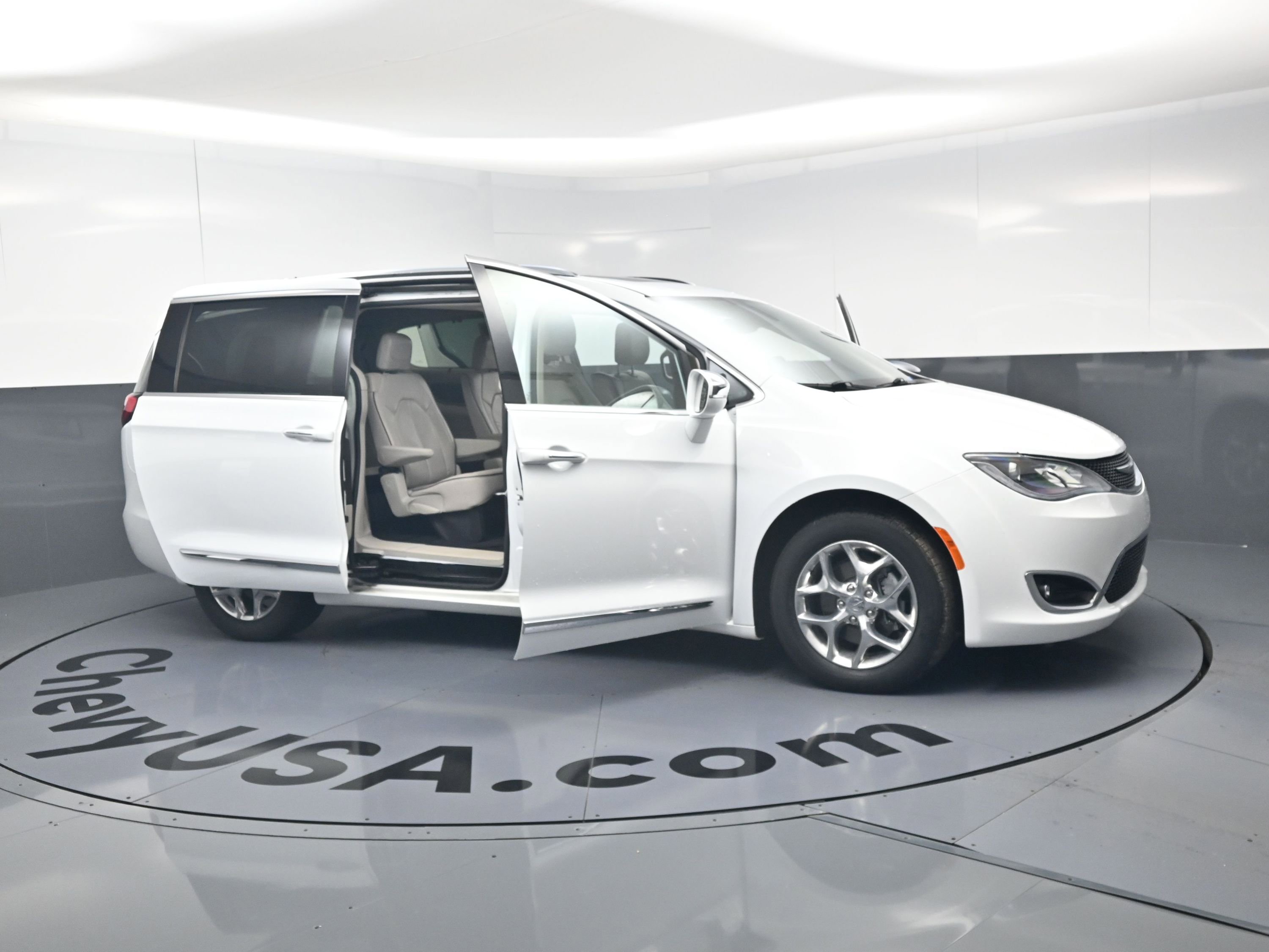 Used 2017 Chrysler Pacifica Limited w/ UConnect Theater Package image 15