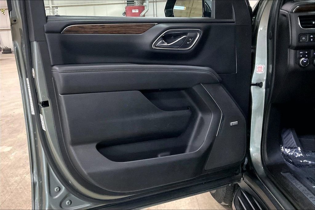 Used 2023 Chevrolet Suburban Premier AWD/4WD image 20
