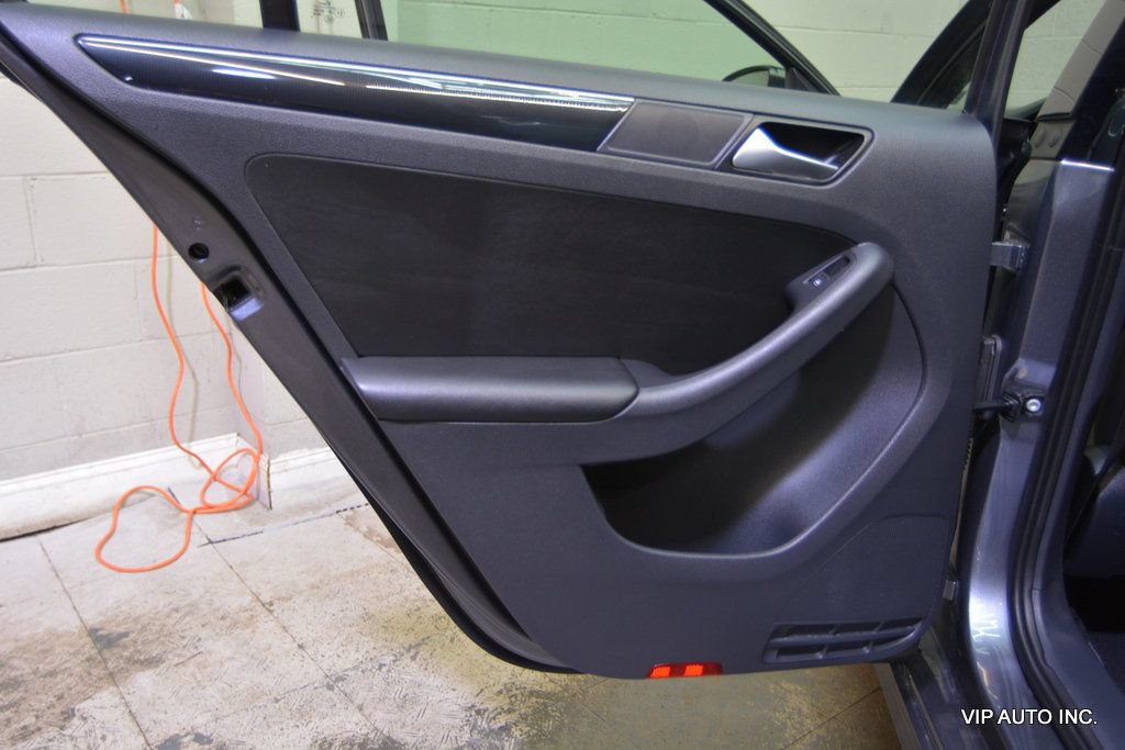 Used 2015 Volkswagen Jetta SE FWD image 13