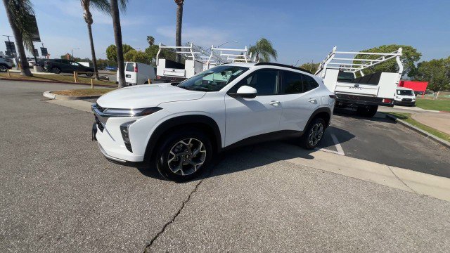 Used 2025 Chevrolet Trax LT w/ Driver Confidence Package image 4