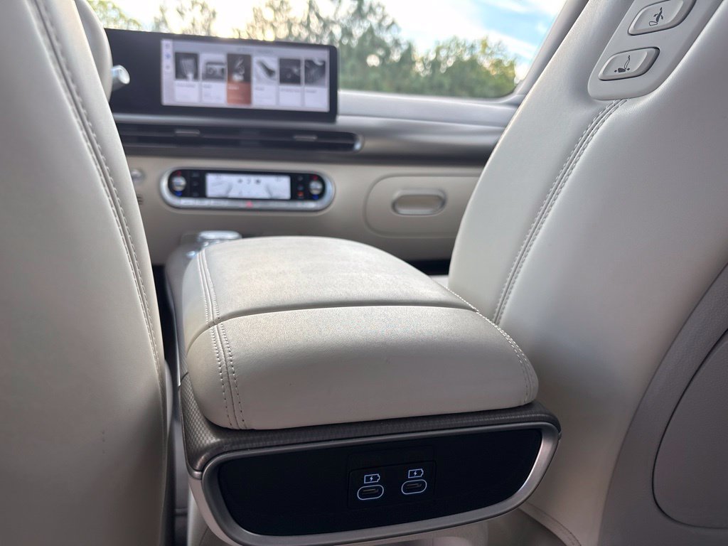 Used 2024 Genesis GV60 RWD image 23