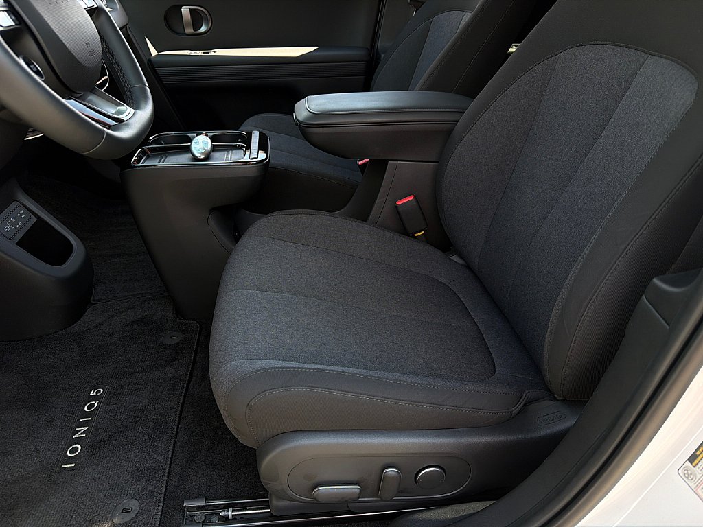 Certified 2025 Hyundai Ioniq 5 SE RWD image 11