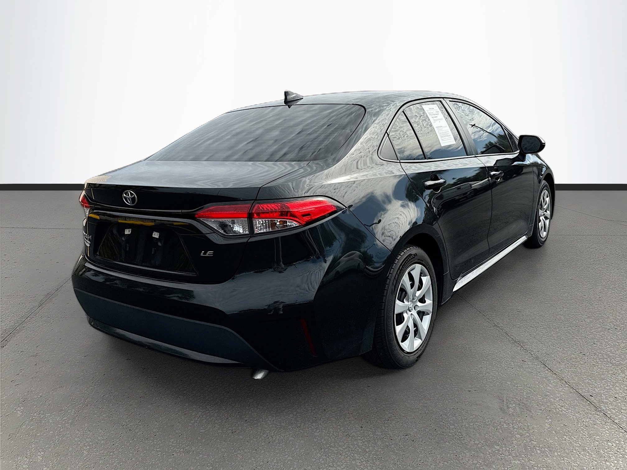 Used 2020 Toyota Corolla LE image 4