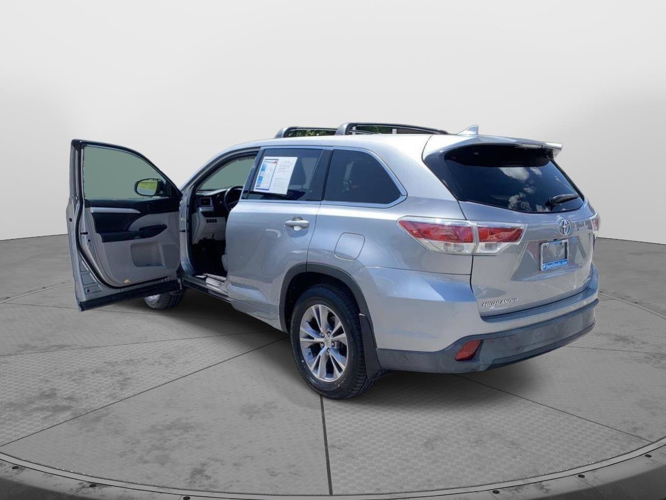 Used 2015 Toyota Highlander Plus AWD/4WD image 10