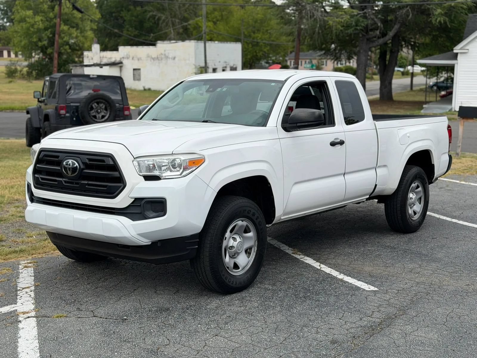 Used 2019 Toyota Tacoma SR AWD/4WD image 1