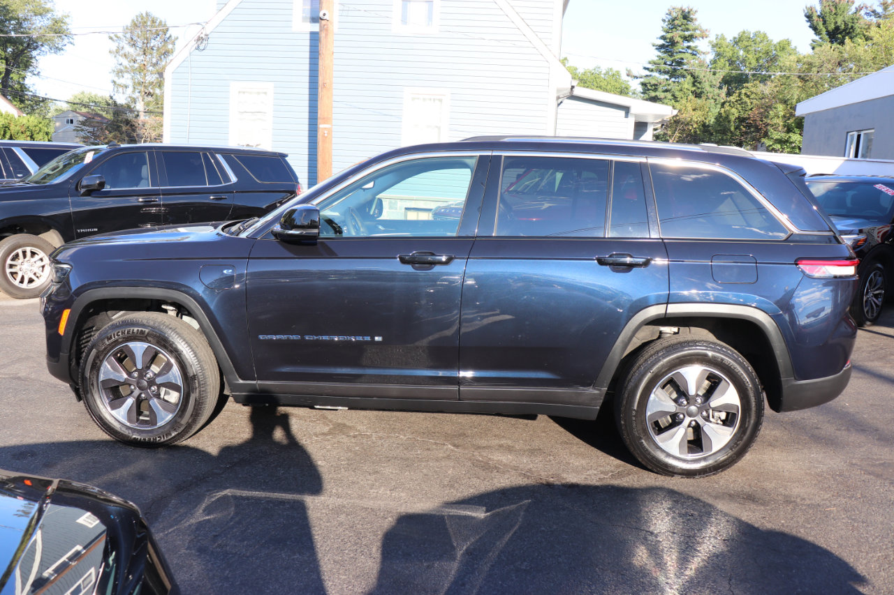 Used 2024 Jeep Grand Cherokee Limited 4xe image 2