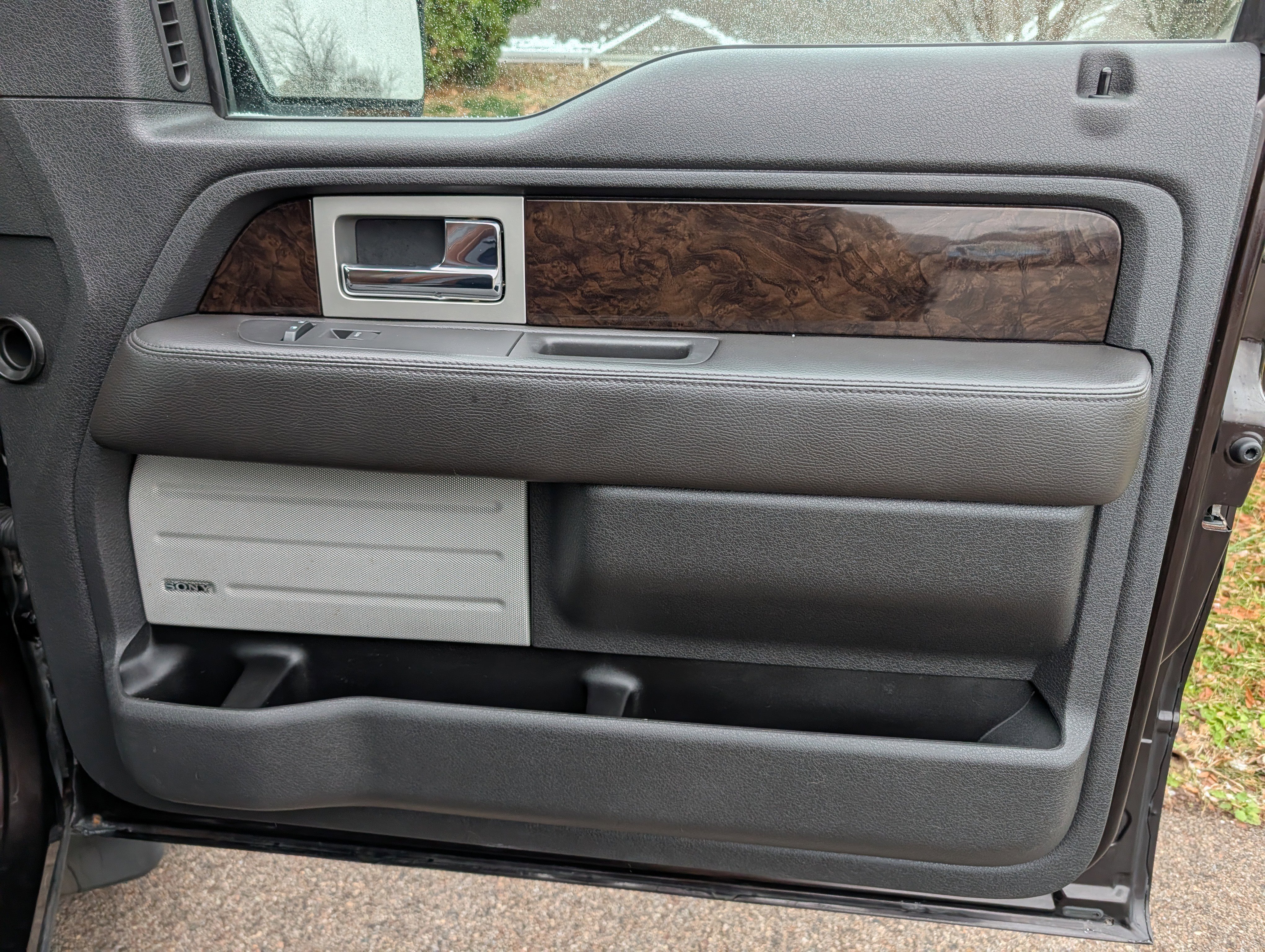 Used 2014 Ford F150 Platinum image 34