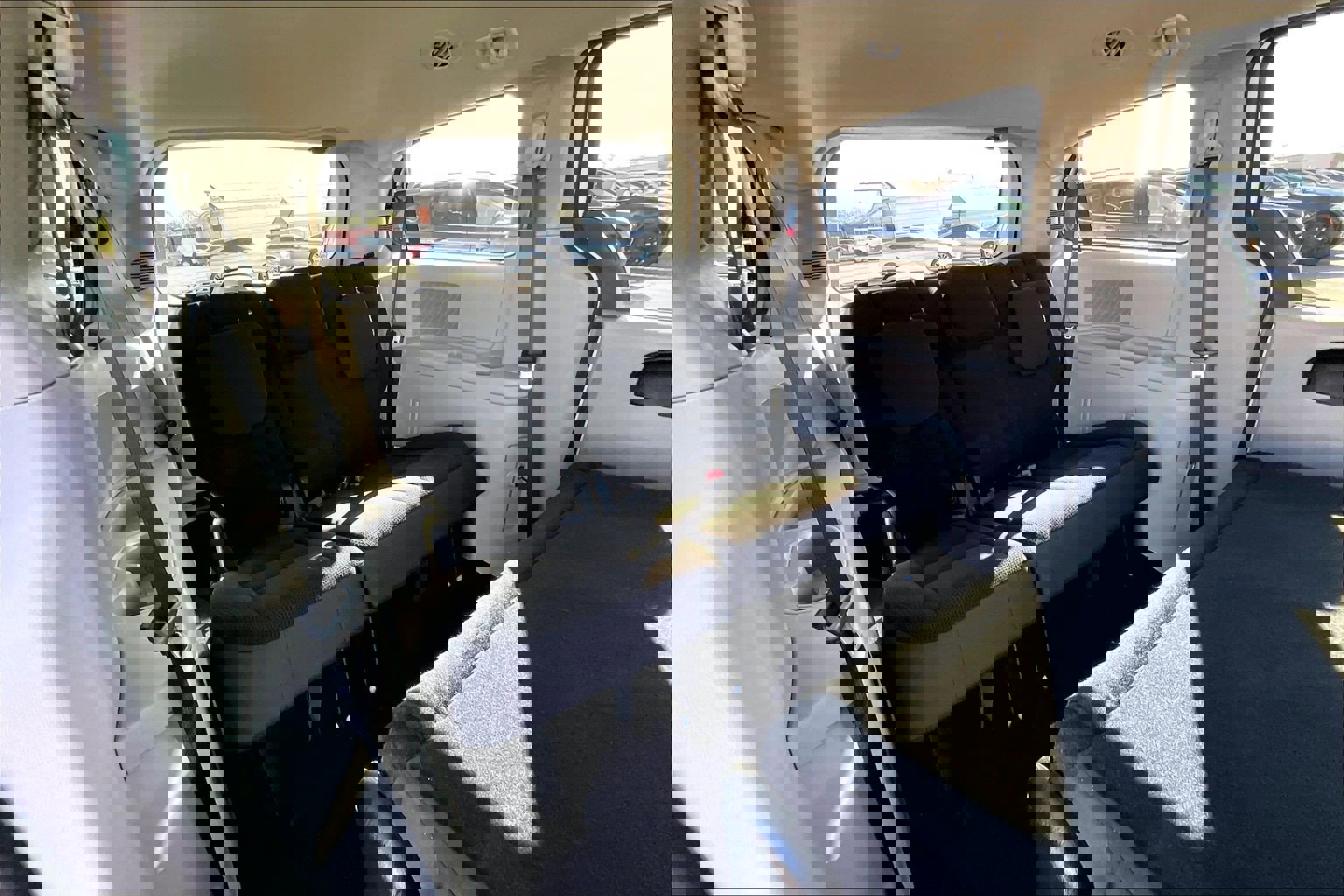 Used 2018 Dodge Grand Caravan SE w/ UConnect Hands-Free Group image 26