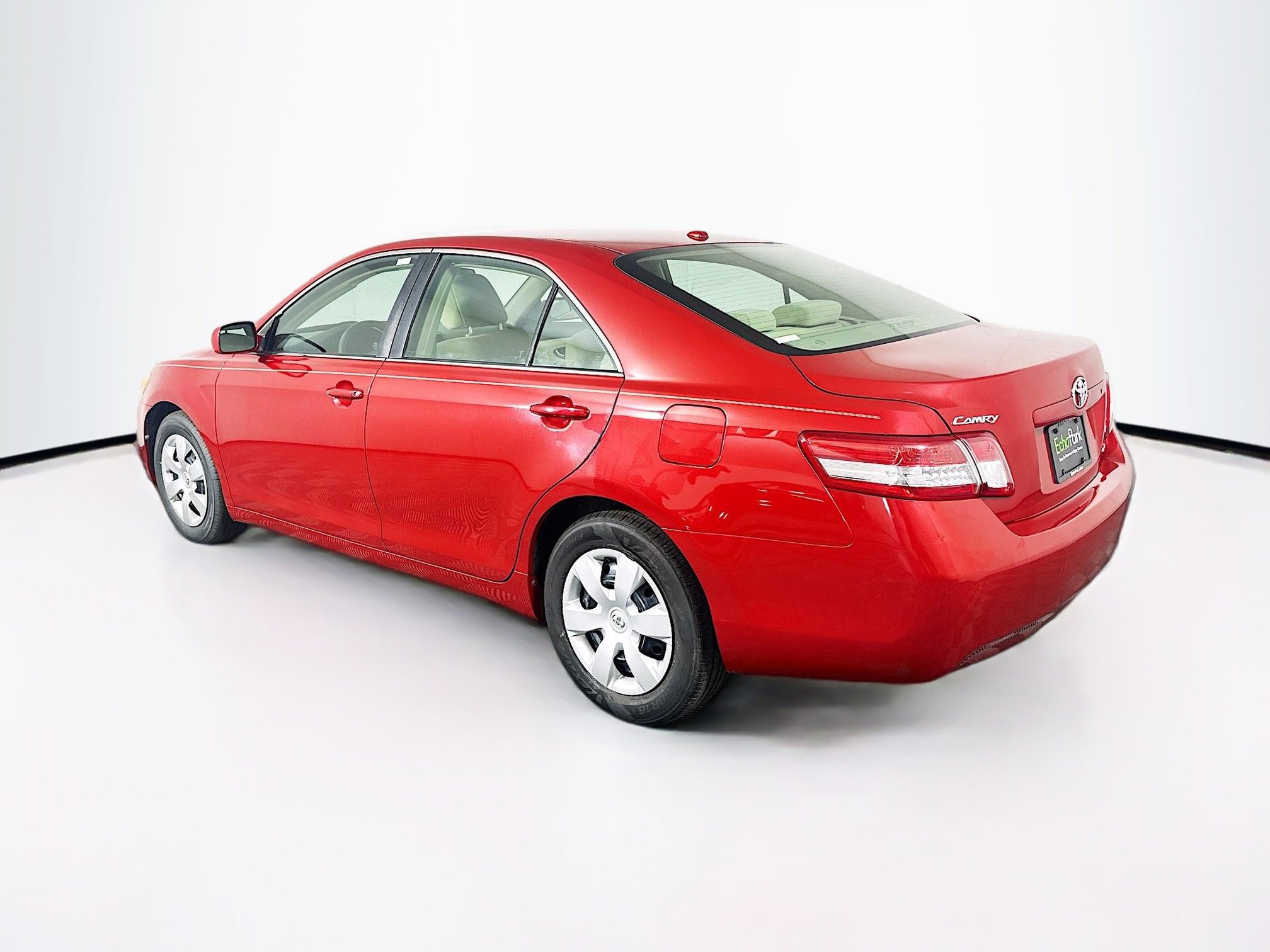 Used 2010 Toyota Camry LE FWD image 5