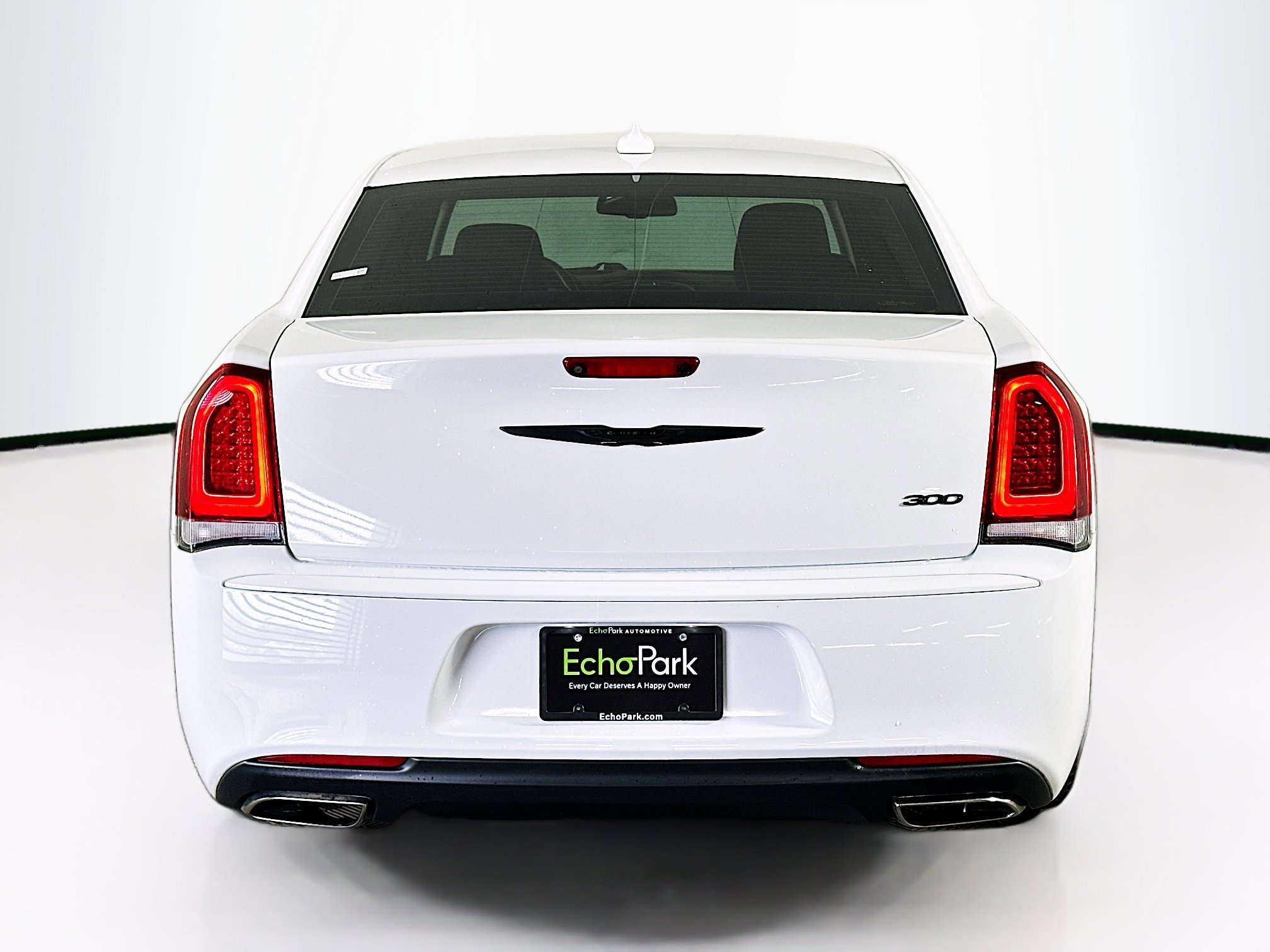 Used 2022 Chrysler 300 Touring w/ Sport Appearance Package image 7