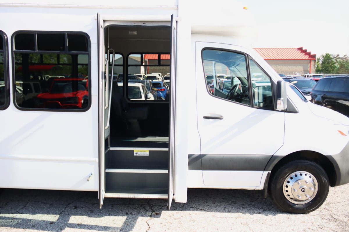 Used 2022 Mercedes-Benz Sprinter 3500 image 42