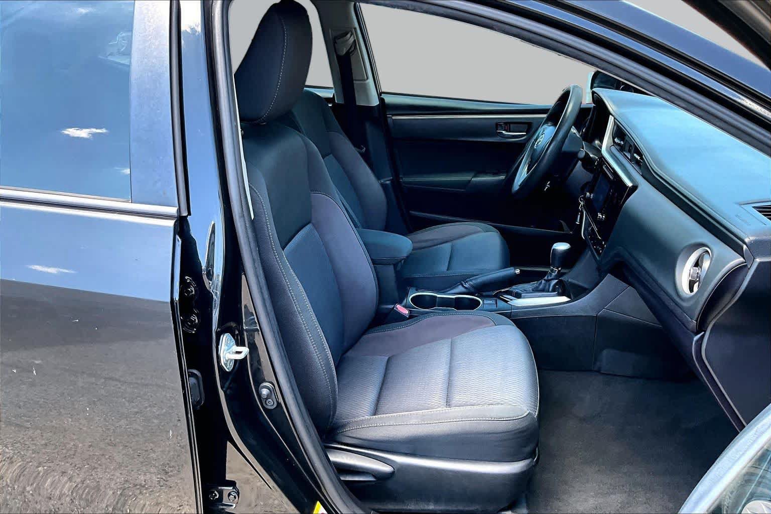Used 2018 Toyota Corolla LE FWD image 11