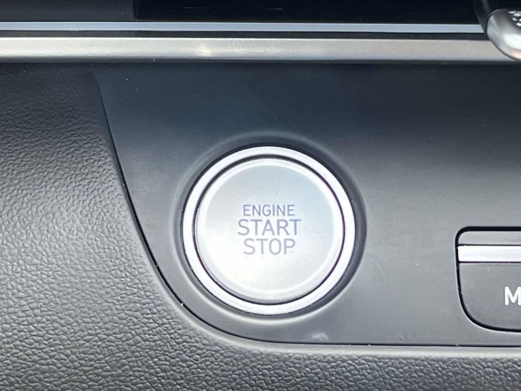Used 2024 Hyundai Elantra SEL FWD image 25