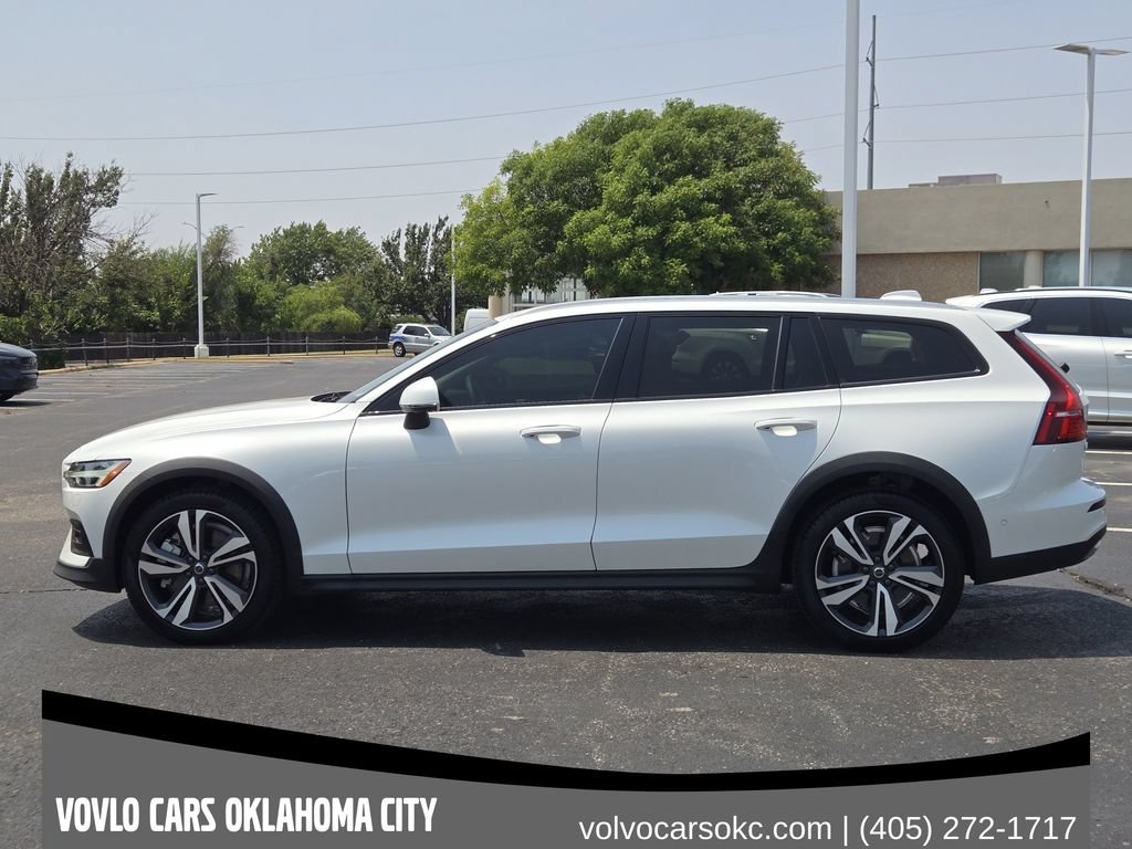 Certified 2026 Volvo V60 B5 Cross Country Plus w/ Climate Package AWD/4WD image 4