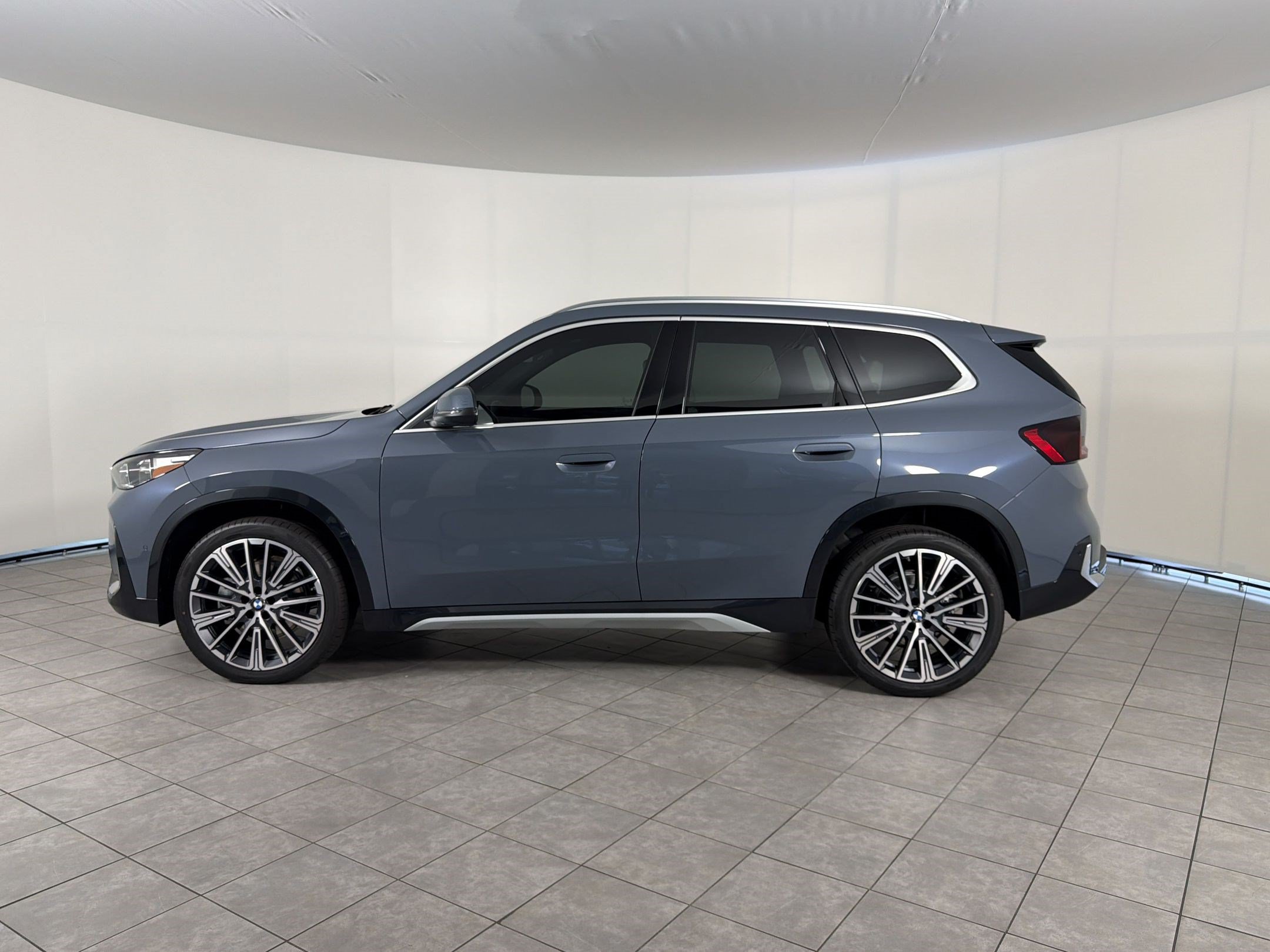 New 2026 BMW X1 xDrive28i w/ Convenience Package AWD/4WD image 2