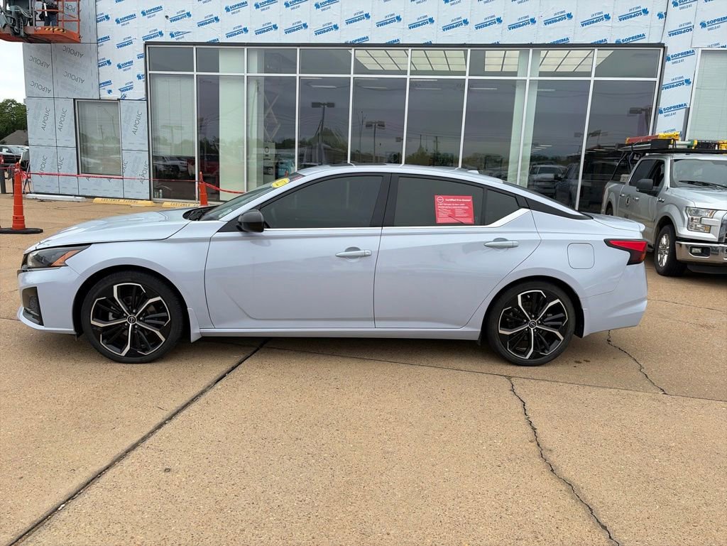 Certified 2023 Nissan Altima 2.5 SR w/ SR Premium Package FWD image 2