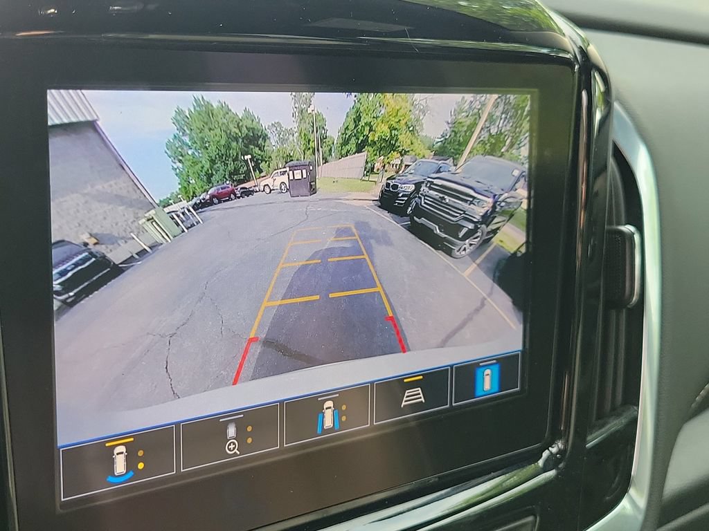 Used 2023 Chevrolet Traverse Premier FWD image 35