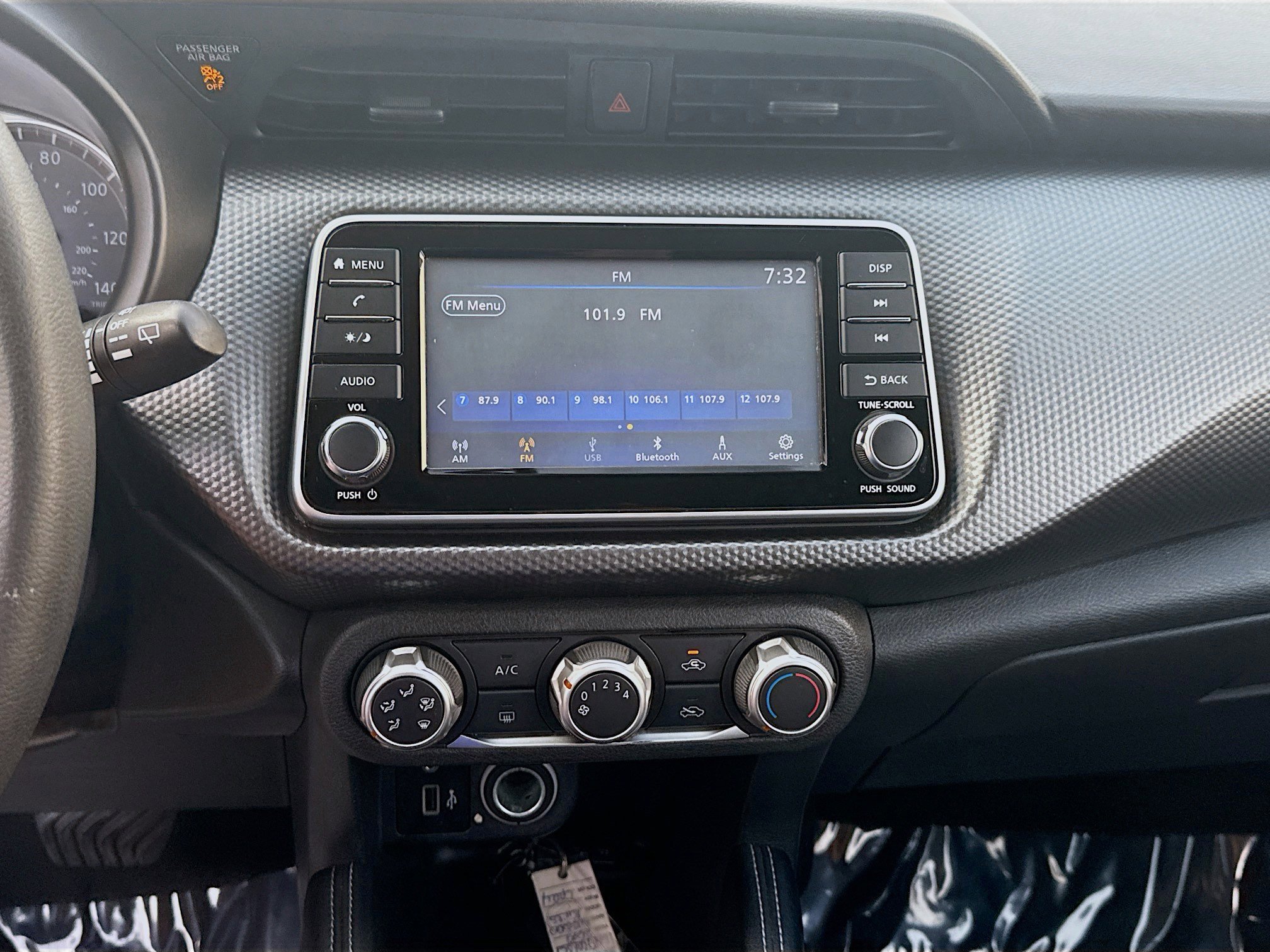 Used 2019 Nissan Kicks S image 12