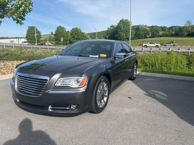 Used 2013 Chrysler 300 C RWD image 4