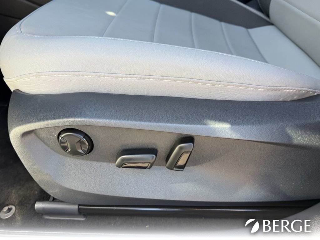 Used 2024 Volkswagen Taos SE FWD image 23