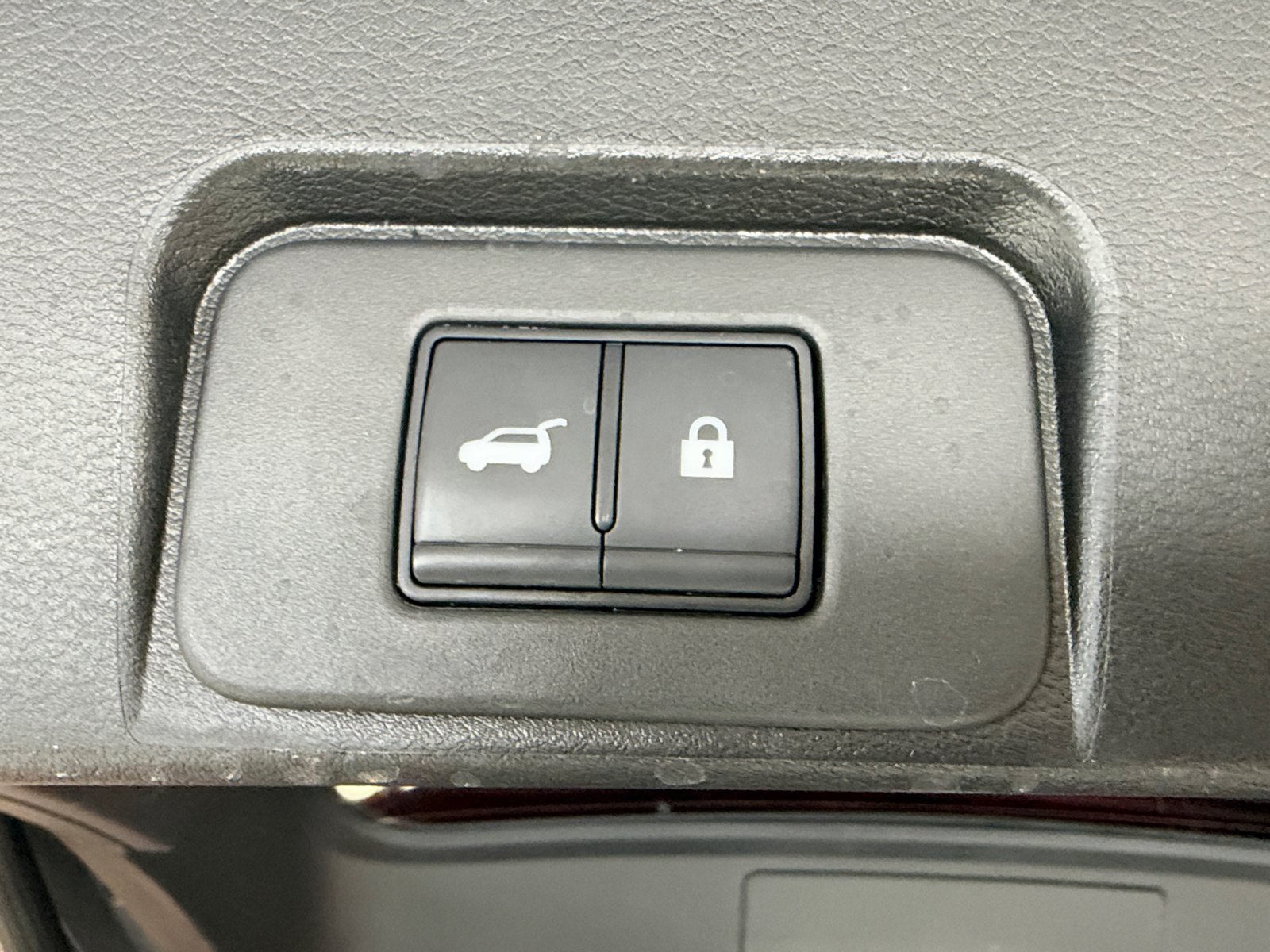 Used 2025 Nissan Rogue SV FWD image 32