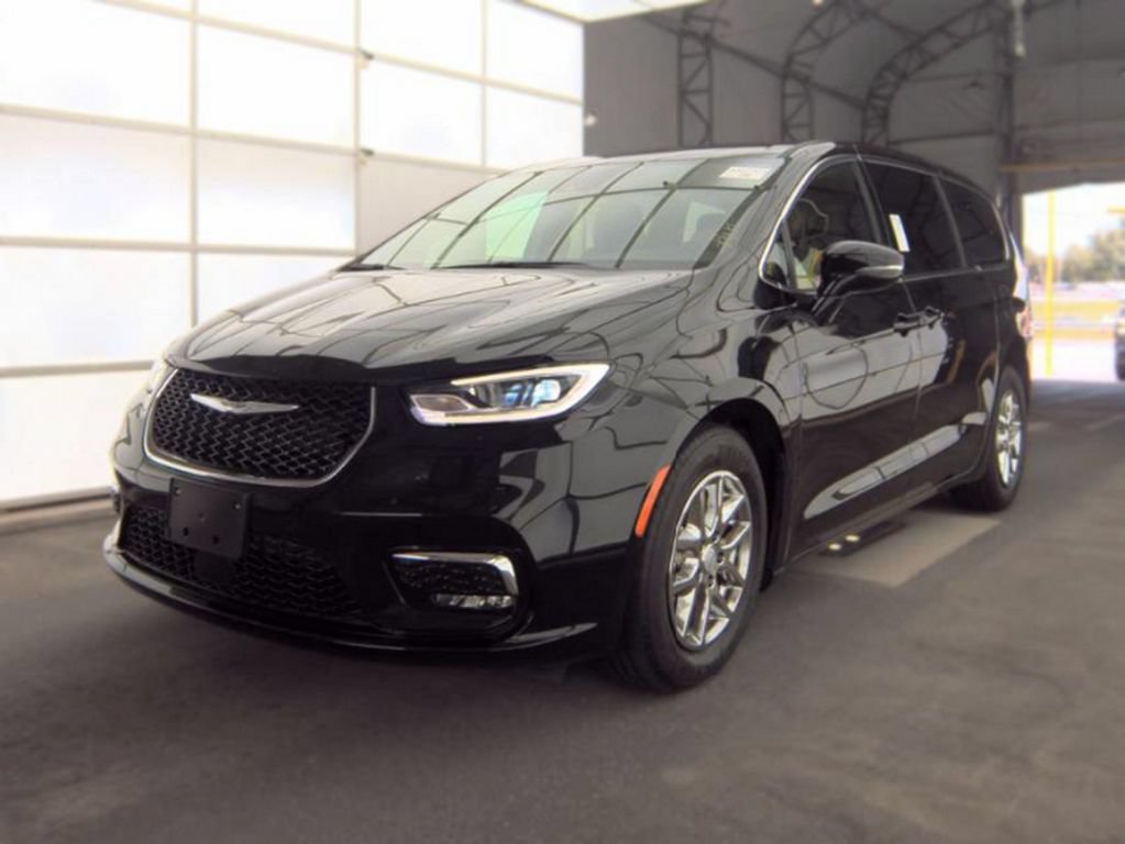 Used 2025 Chrysler Pacifica Select FWD image 2