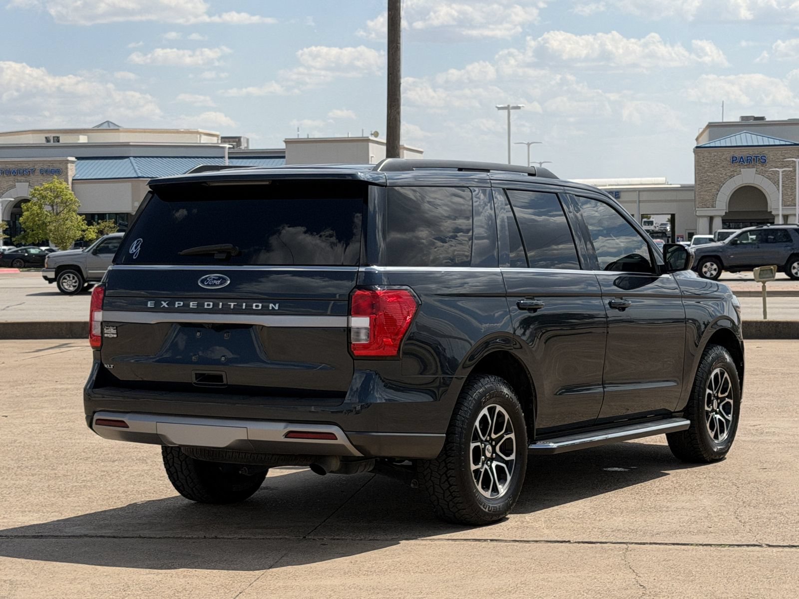 Used 2022 Ford Expedition XLT RWD image 4