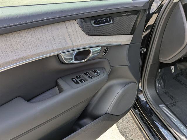Used 2025 Volvo XC90 B6 Ultra w/ Protection Package Premier image 11