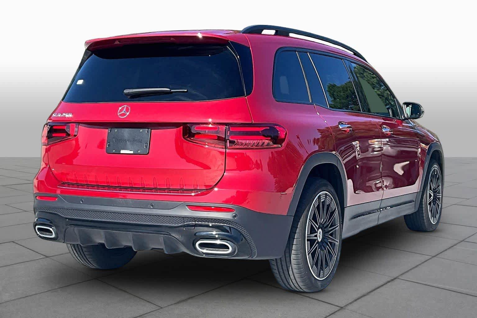 Used 2025 Mercedes-Benz GLB 250 image 12
