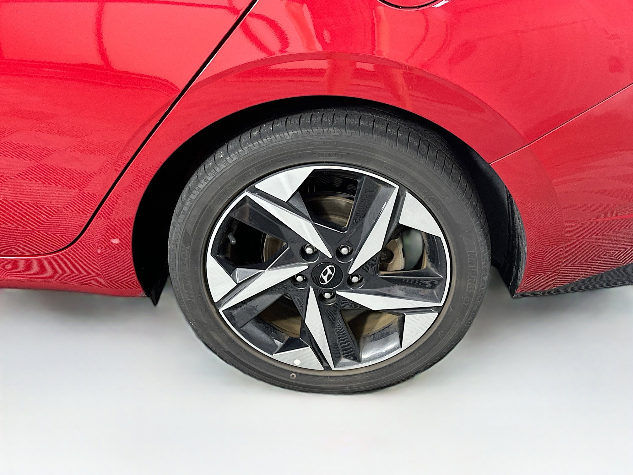 Used 2023 Hyundai Elantra Limited w/ Preferred Accessory Package image 11