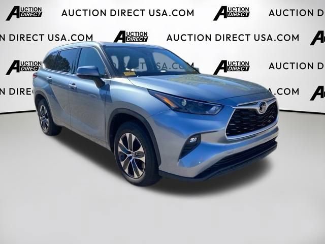 Used 2022 Toyota Highlander XLE