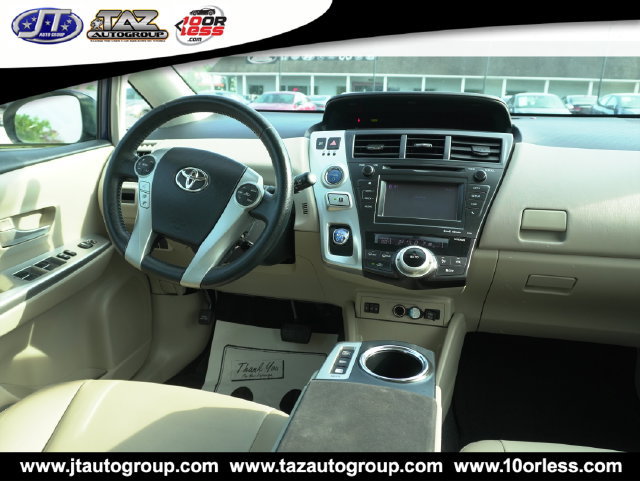 Used 2014 Toyota Prius V Five FWD image 18