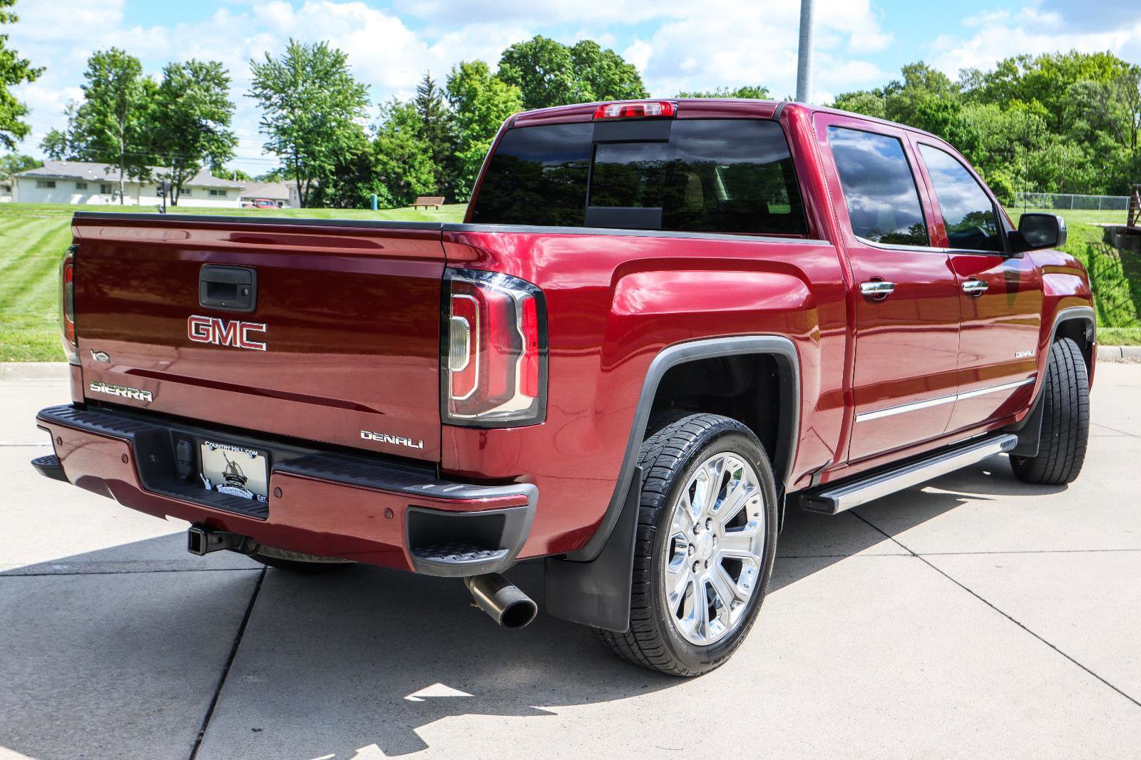 Used 2017 GMC Sierra 1500 Denali w/ Denali Ultimate Package AWD/4WD image 17