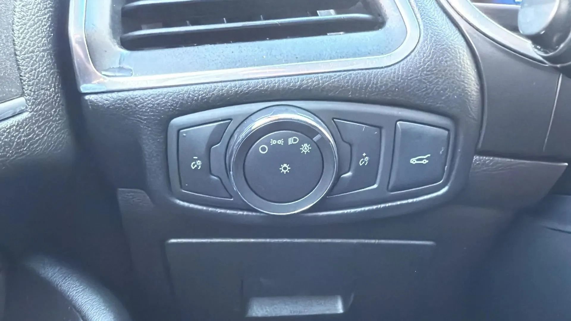 Used 2015 Ford Edge Titanium w/ Equipment Group 302A image 15