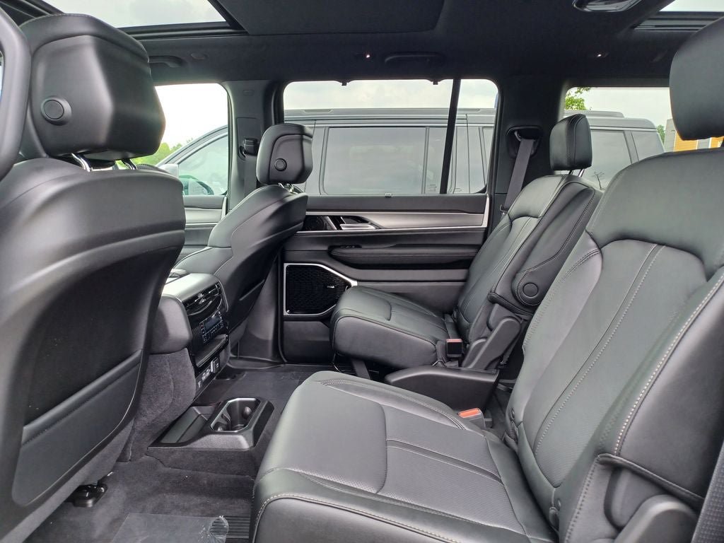 New 2026 Jeep Grand Wagoneer Limited AWD/4WD image 31