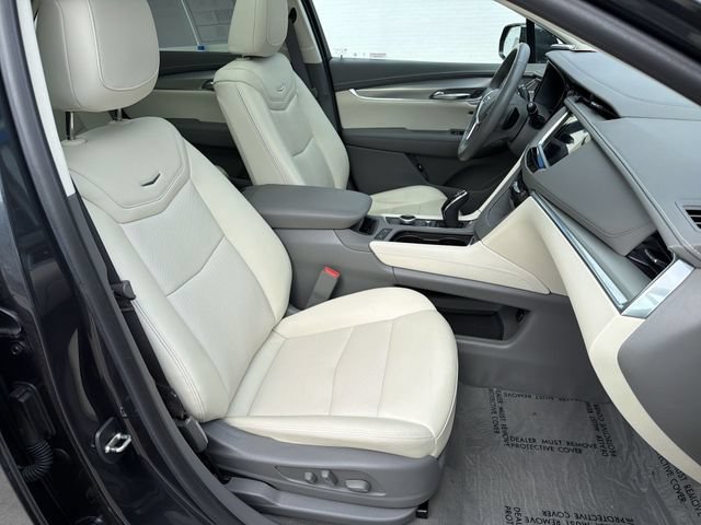 Used 2023 Cadillac XT5 Premium Luxury w/ LPO, Floor Liner Package AWD/4WD image 27