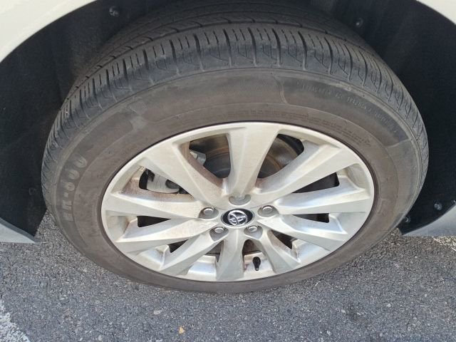 Used 2020 Toyota Camry LE FWD image 18