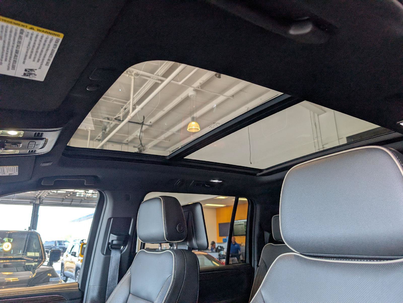 Used 2021 Chevrolet Suburban Premier AWD/4WD image 33