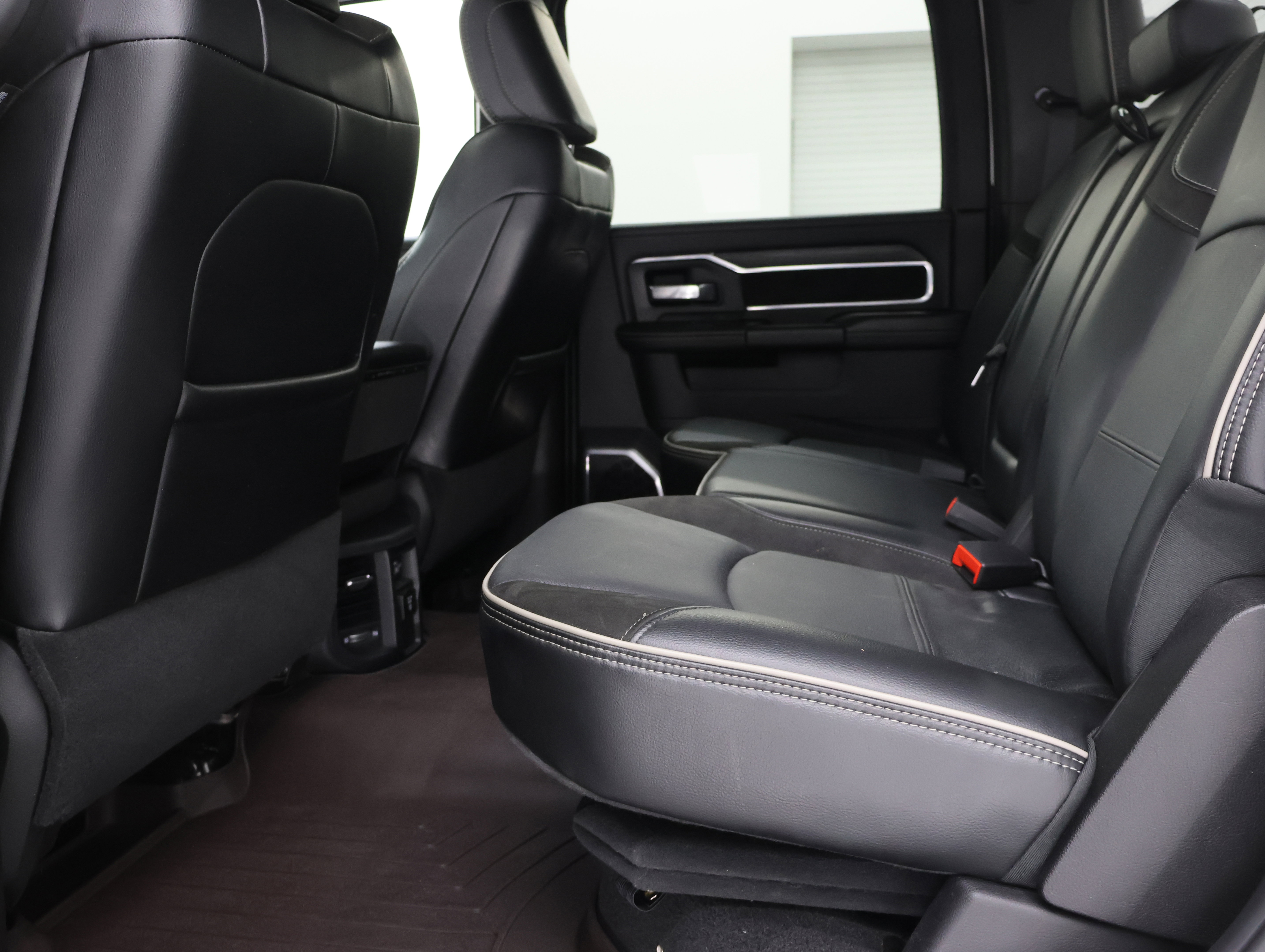 Used 2024 RAM 2500 Laramie w/ Night Edition image 9