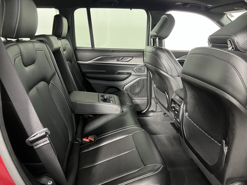 Certified 2024 Jeep Grand Cherokee Limited w/ Luxury Tech Group II image 31