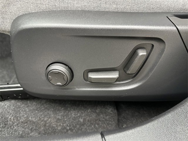 Certified 2023 Volvo XC40 Recharge Ultimate image 11