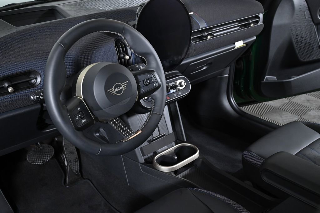 Used 2025 MINI Cooper 2-Door Hardtop image 10