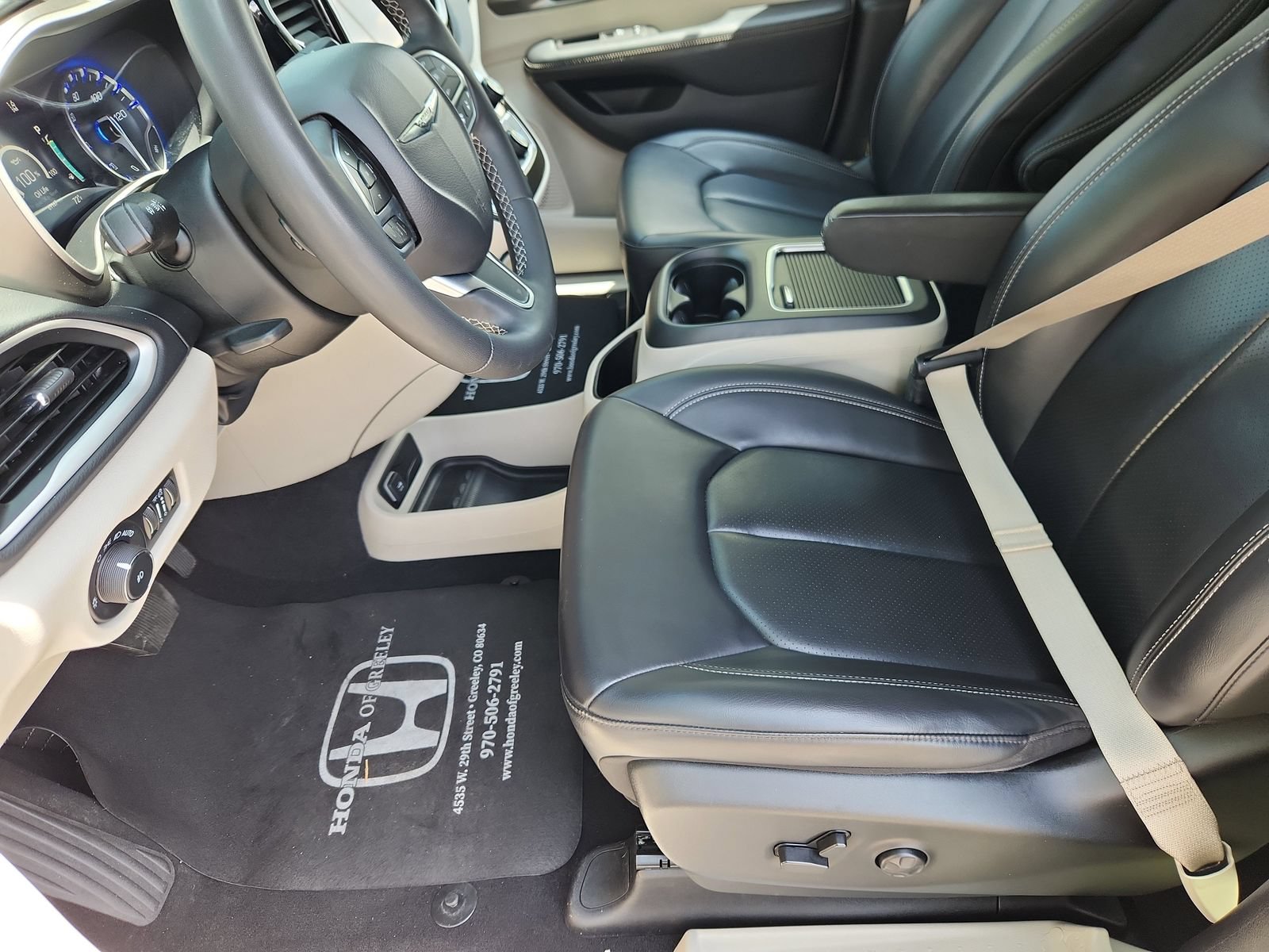 Used 2023 Chrysler Pacifica Touring-L FWD image 10