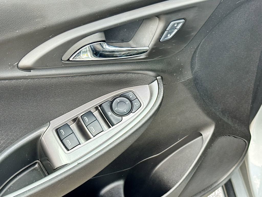 Used 2025 Chevrolet Malibu LT image 17