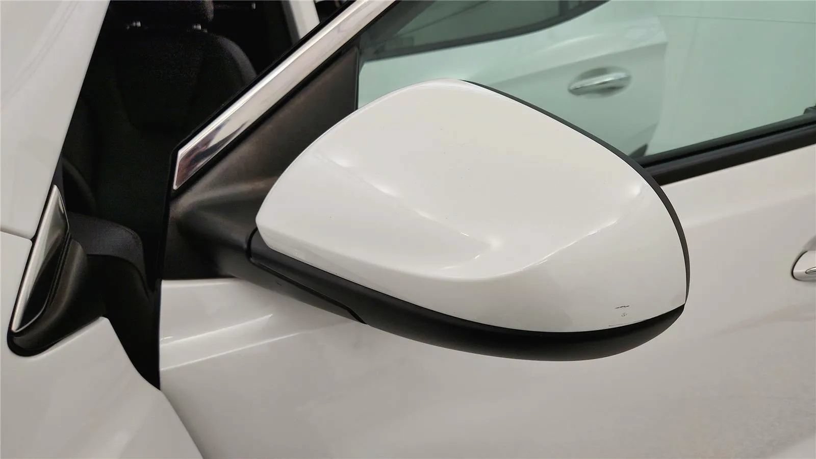 Used 2023 Buick Encore GX Essence w/ Experience Buick Package FWD image 18