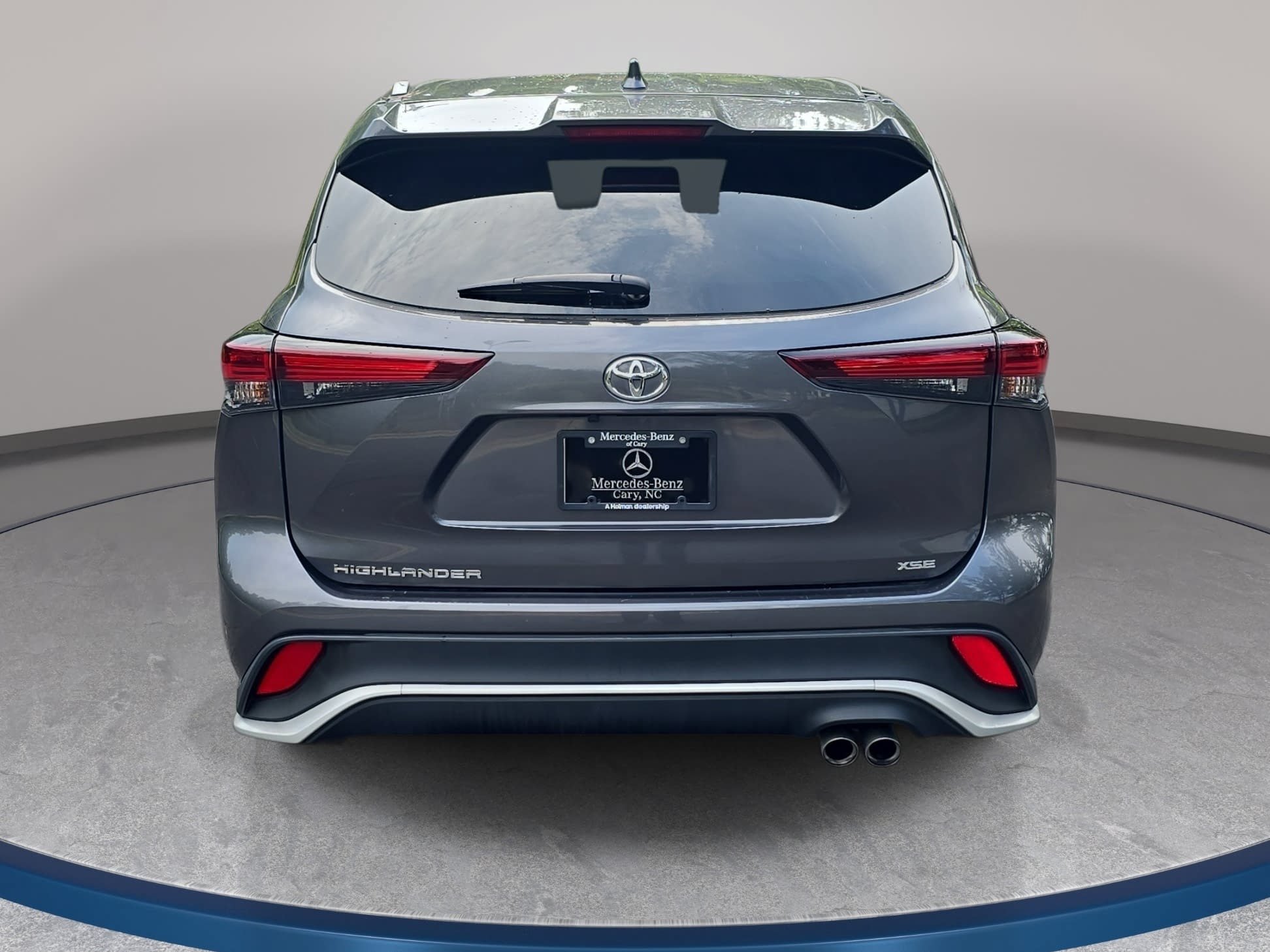 Used 2024 Toyota Highlander XSE FWD image 6