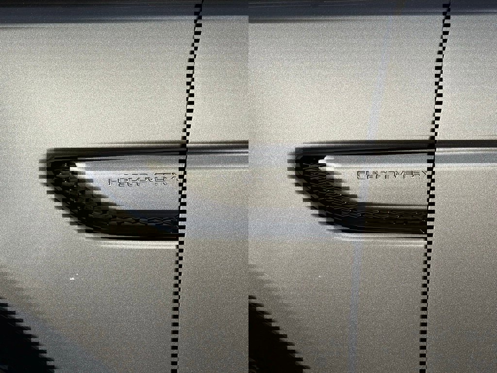 Certified 2025 Land Rover Discovery Sport Dynamic SE image 40